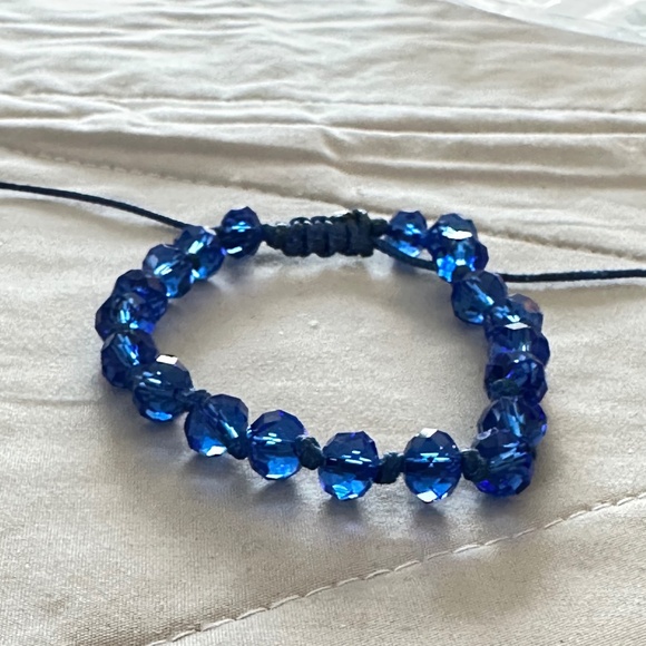 2/$15 Blue adjustable cord bracelet w/faceted blue crystal beads - Picture 3 of 12